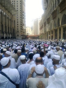 Crowded street Makkah