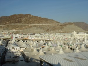 Tents line the valley of Mina